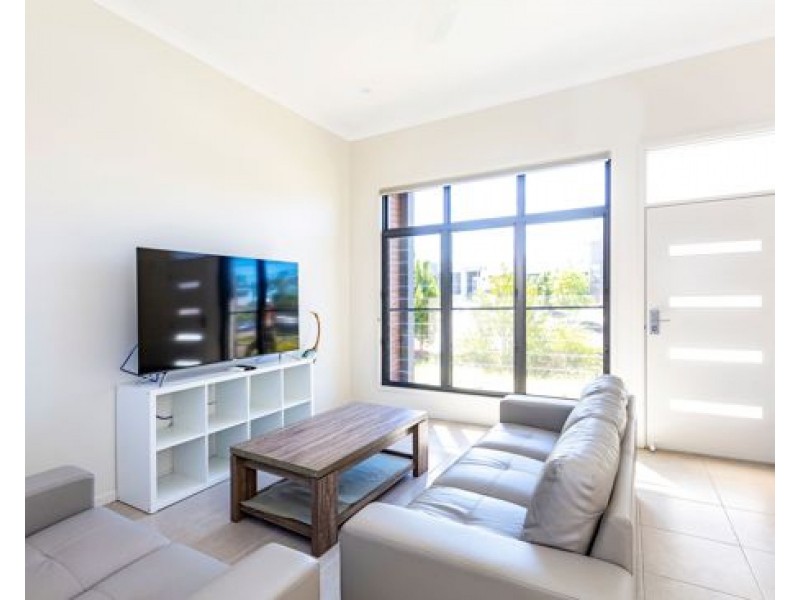 10 Rivina Cct, Coomera QLD 4209