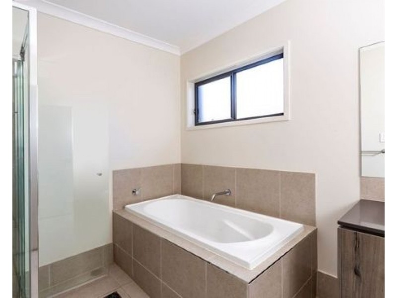 10 Rivina Cct, Coomera QLD 4209