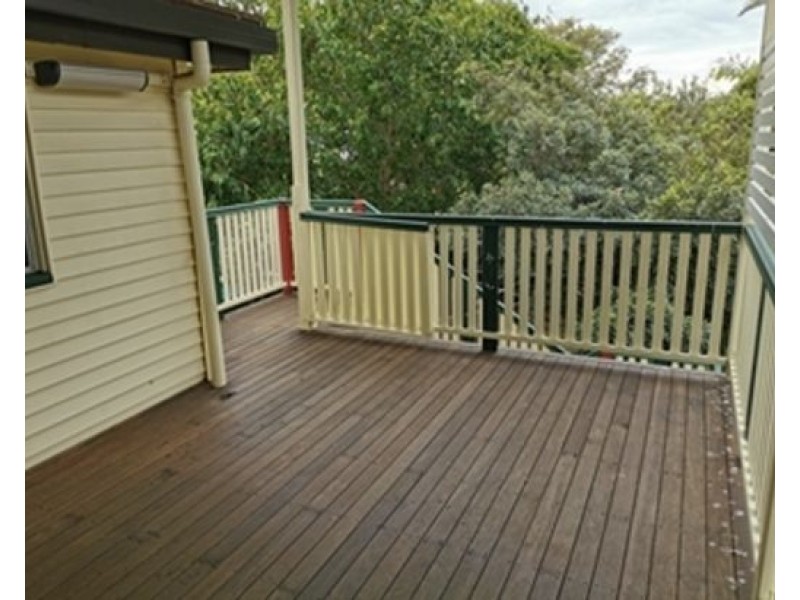 23 Landsdowne Street, Coorparoo QLD 4151