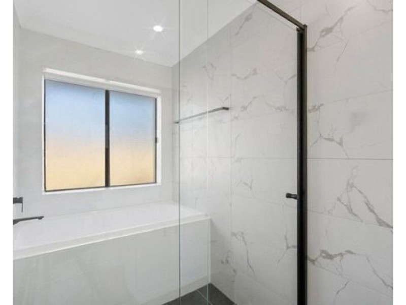 17A Pinelands St, Loganlea QLD 4131