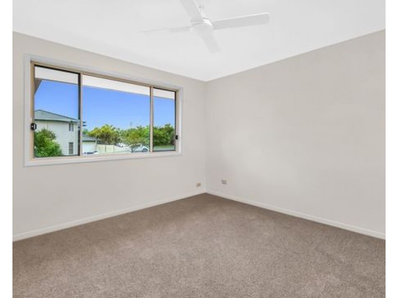 4 Tanzen Drive, Arundel QLD 4214