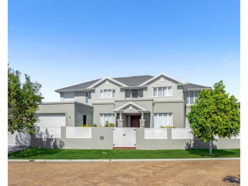 8820 The Point Circuit, Hope Island QLD 4212