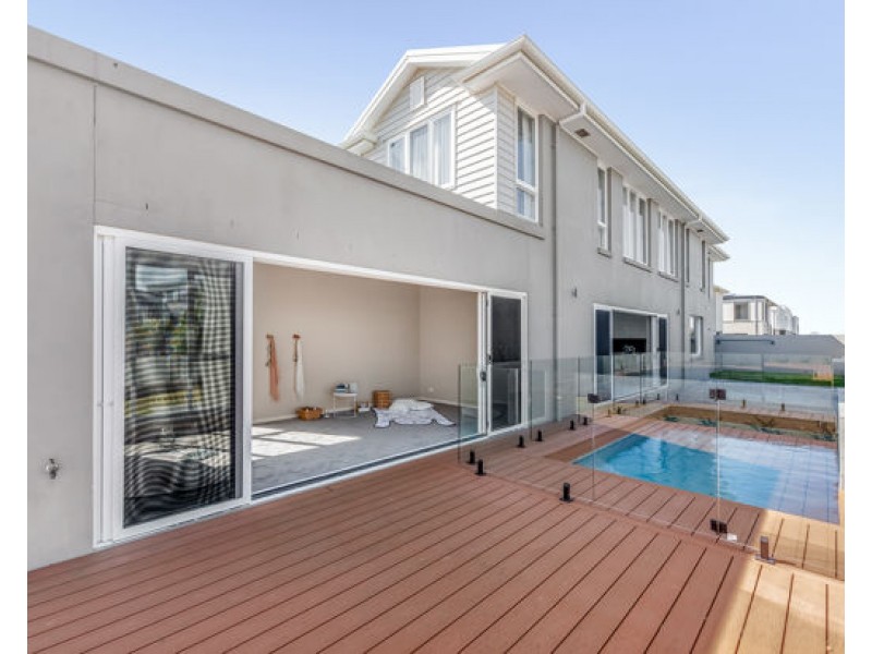 8820 The Point Circuit, Hope Island QLD 4212