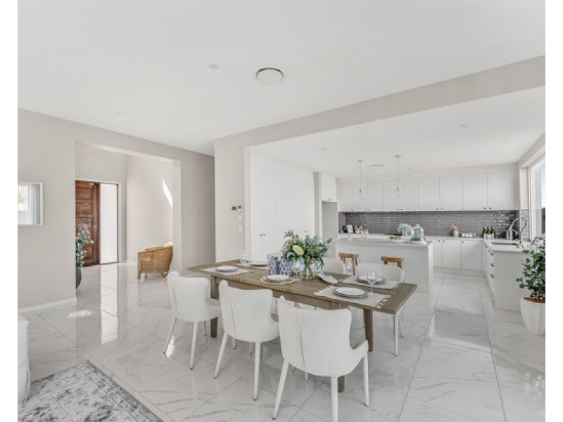 8820 The Point Circuit, Hope Island QLD 4212