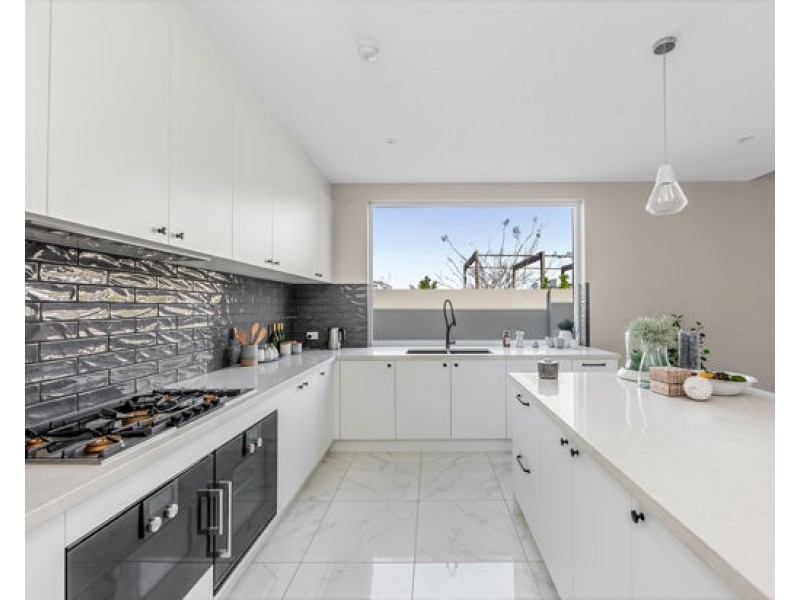 8820 The Point Circuit, Hope Island QLD 4212