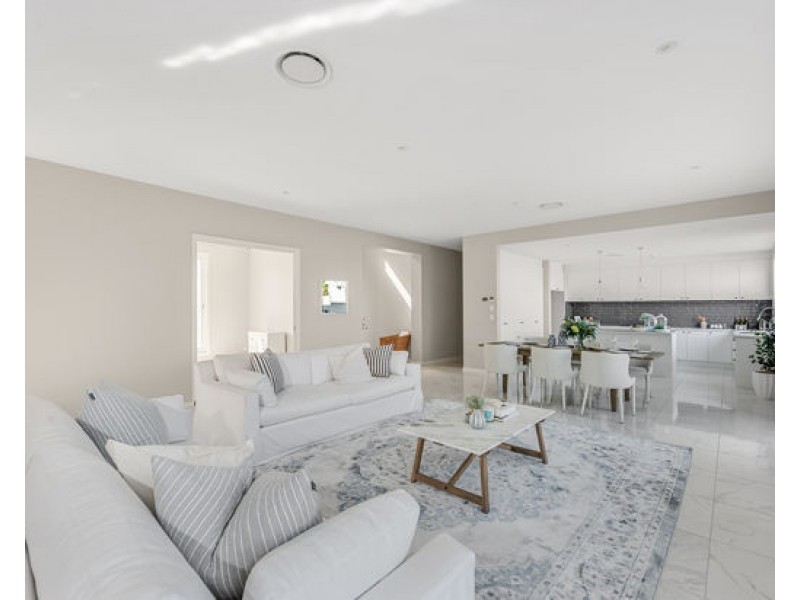 8820 The Point Circuit, Hope Island QLD 4212