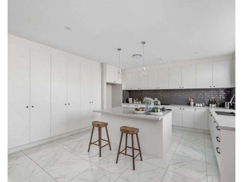 8820 The Point Circuit, Hope Island QLD 4212
