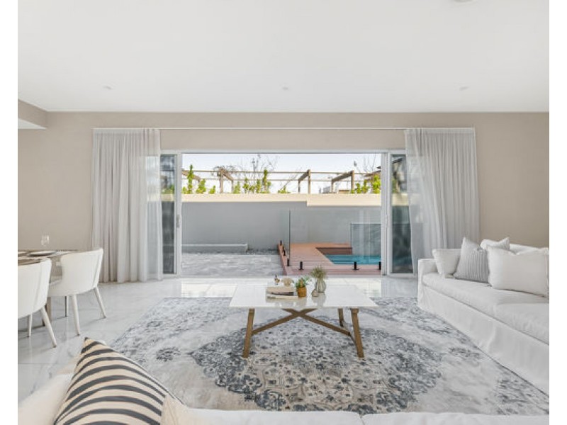 8820 The Point Circuit, Hope Island QLD 4212