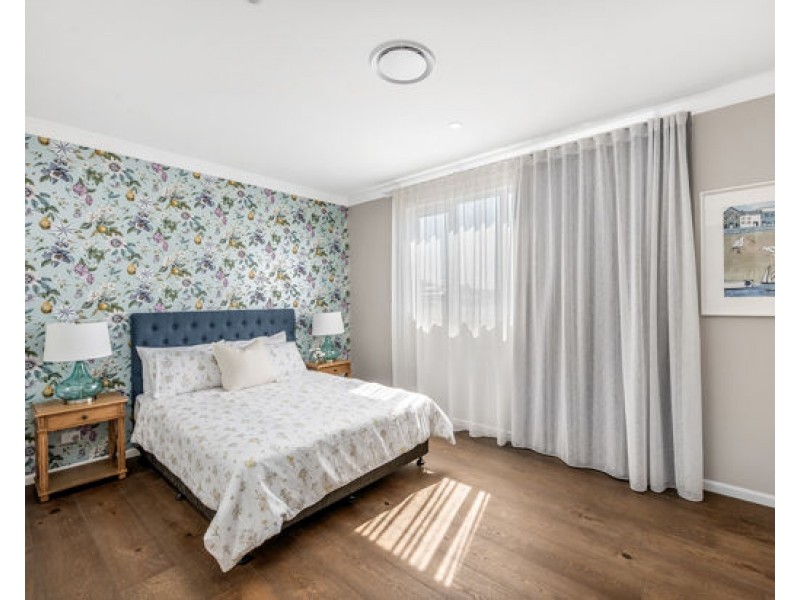 8820 The Point Circuit, Hope Island QLD 4212