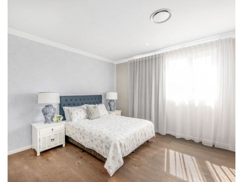 8820 The Point Circuit, Hope Island QLD 4212