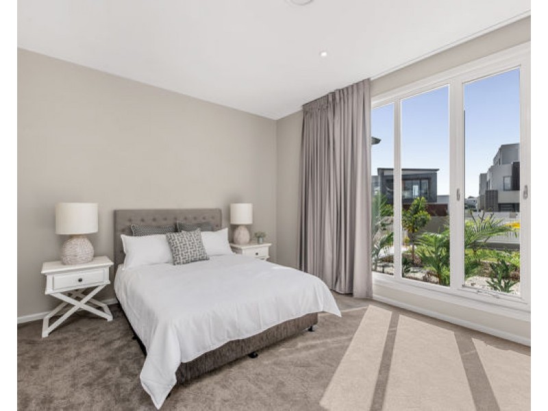 8820 The Point Circuit, Hope Island QLD 4212