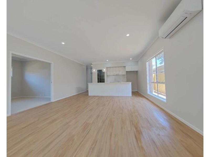 6 Fiennes Road, Logan Reserve QLD 4133