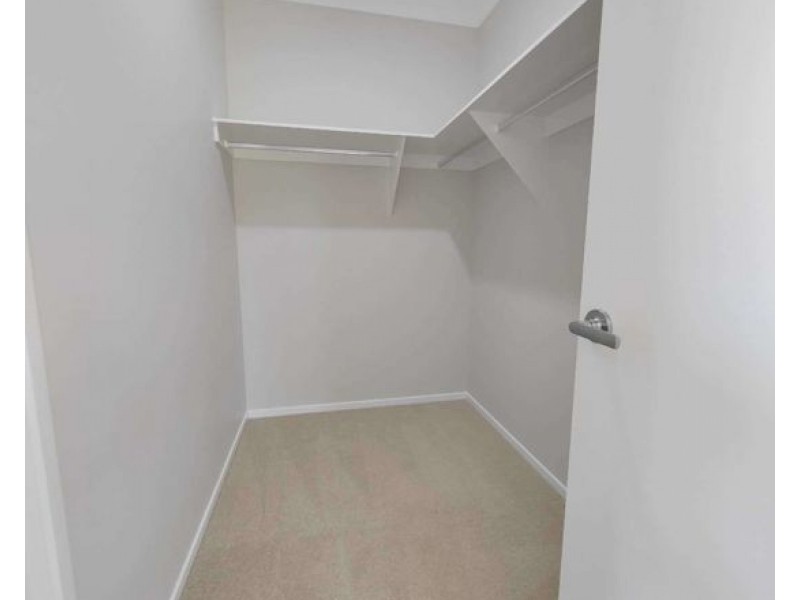 6 Fiennes Road, Logan Reserve QLD 4133