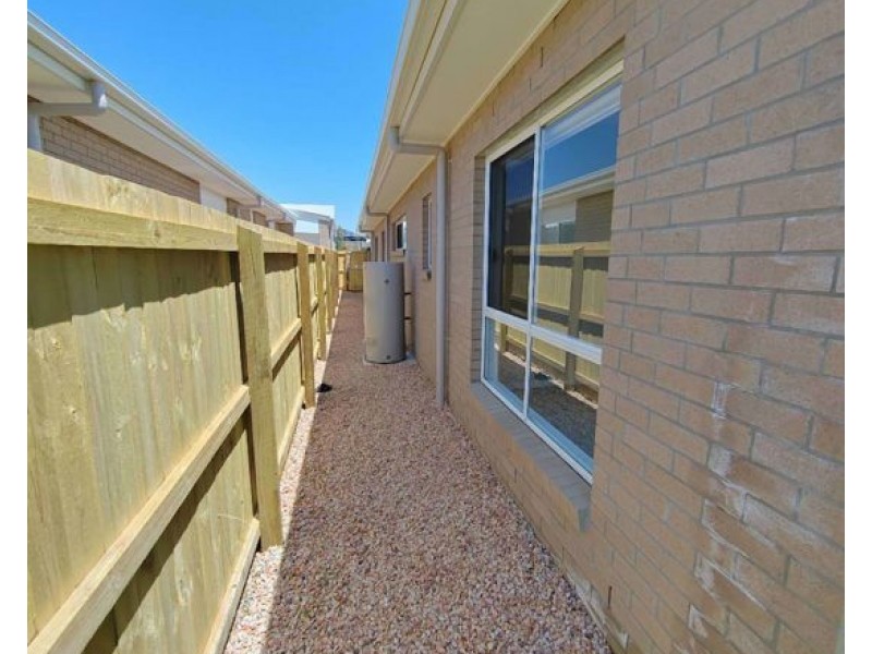 6 Fiennes Road, Logan Reserve QLD 4133