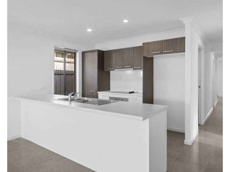 19 Mount Huntley Street, Park Ridge QLD 4125