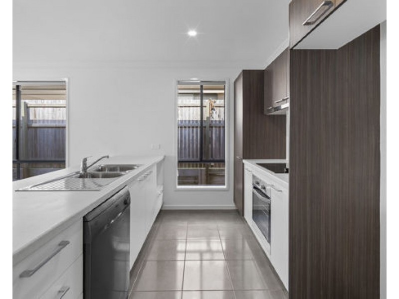 19 Mount Huntley Street, Park Ridge QLD 4125