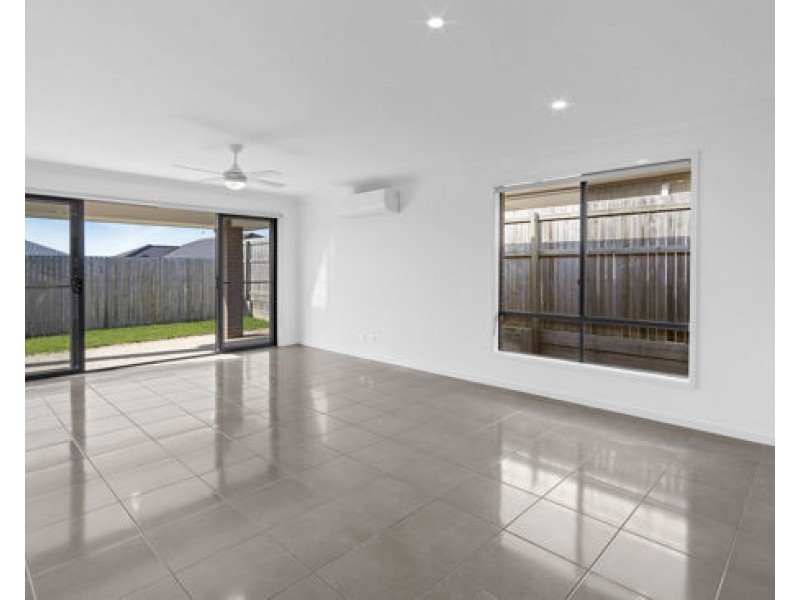 19 Mount Huntley Street, Park Ridge QLD 4125