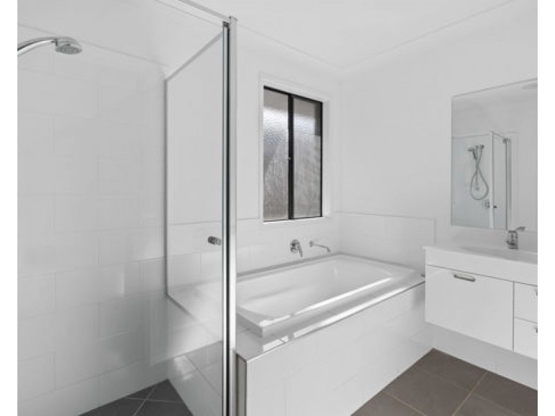 19 Mount Huntley Street, Park Ridge QLD 4125