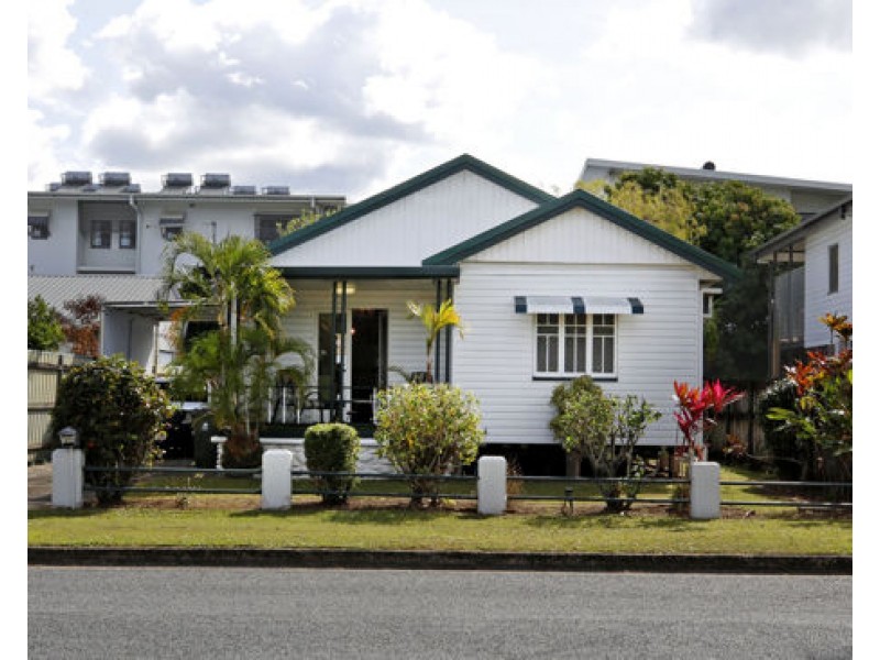 27 Hill Street, Manunda QLD 4870