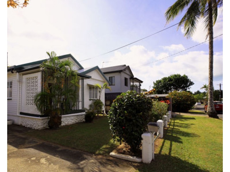 27 Hill Street, Manunda QLD 4870