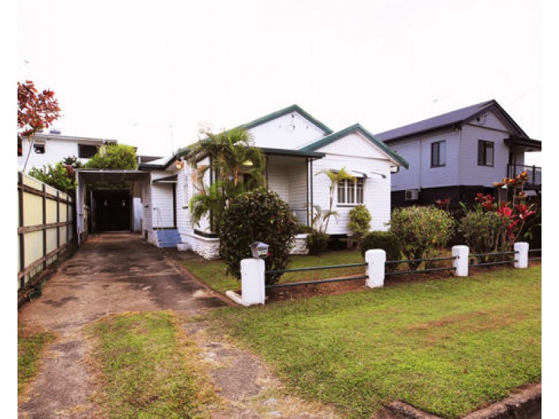 27 Hill Street, Manunda QLD 4870