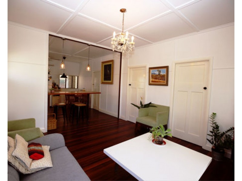 27 Hill Street, Manunda QLD 4870