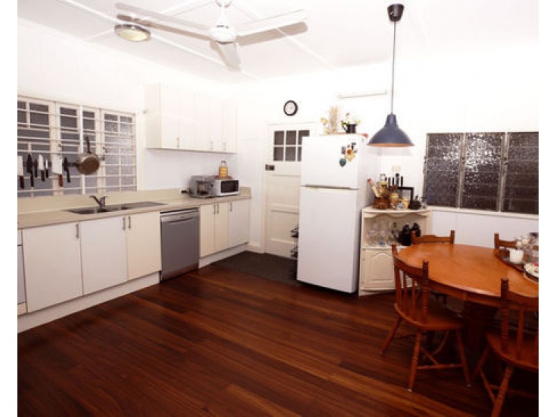 27 Hill Street, Manunda QLD 4870