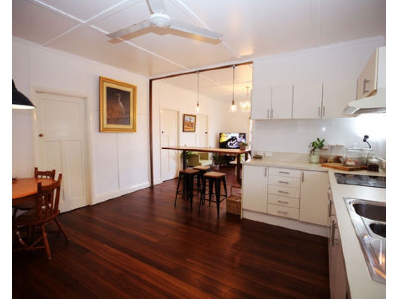 27 Hill Street, Manunda QLD 4870