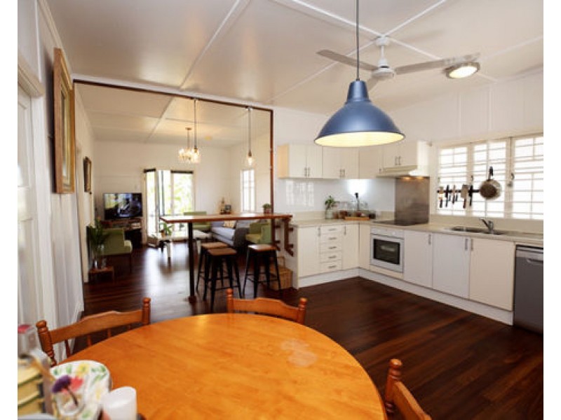 27 Hill Street, Manunda QLD 4870