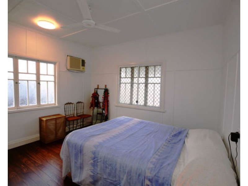27 Hill Street, Manunda QLD 4870