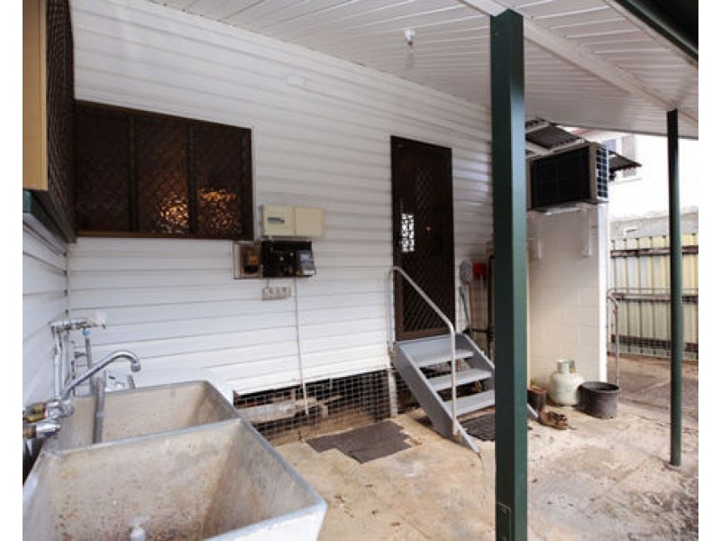 27 Hill Street, Manunda QLD 4870