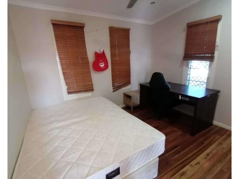 19 Meyrick Street, Cannon Hill QLD 4170