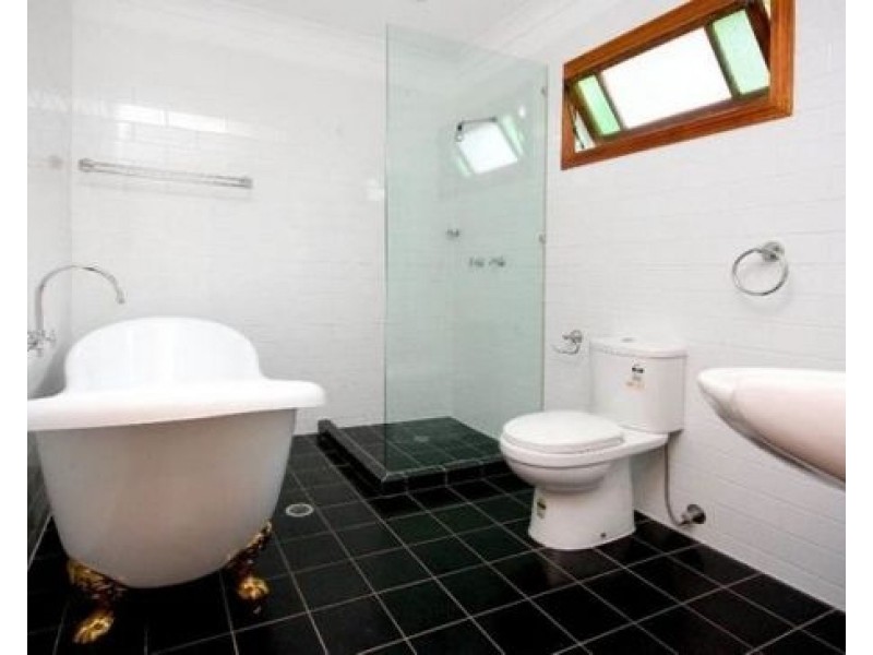65 Broadway St, Woolloongabba QLD 4102