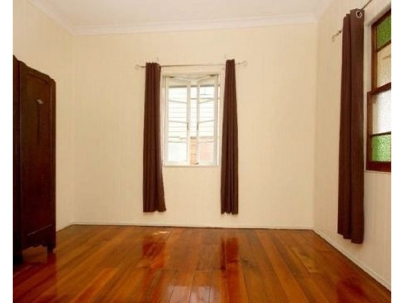 65 Broadway St, Woolloongabba QLD 4102