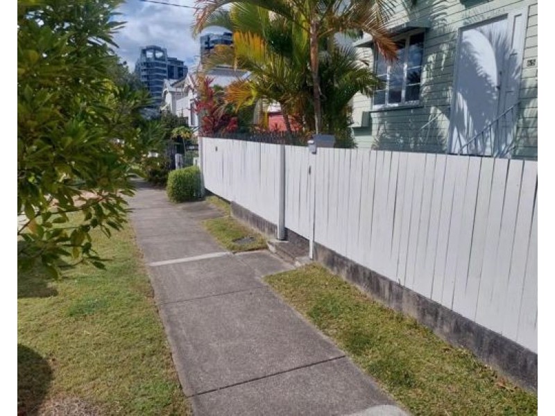 65 Broadway St, Woolloongabba QLD 4102