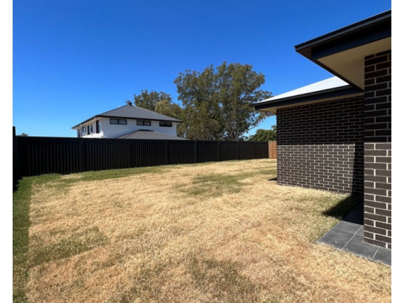 9 CORYMBIA STREET, Glass House Mountains QLD 4518