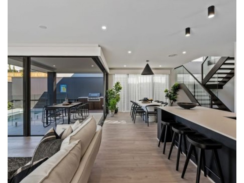 101 Address Upon Request, Parkinson QLD 4115