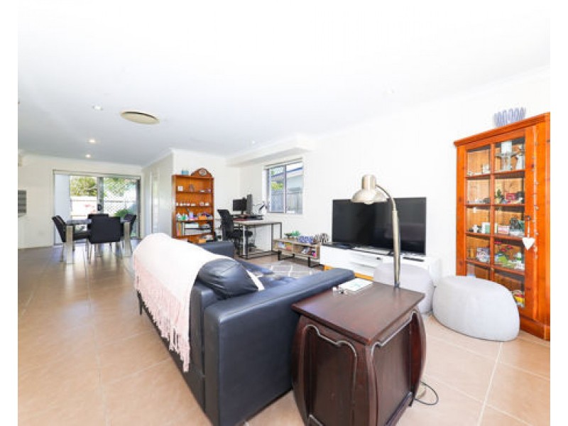 3 20 Kianawah Road South, Manly West QLD 4179