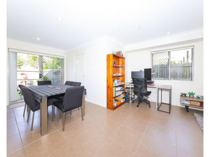 3 20 Kianawah Road South, Manly West QLD 4179