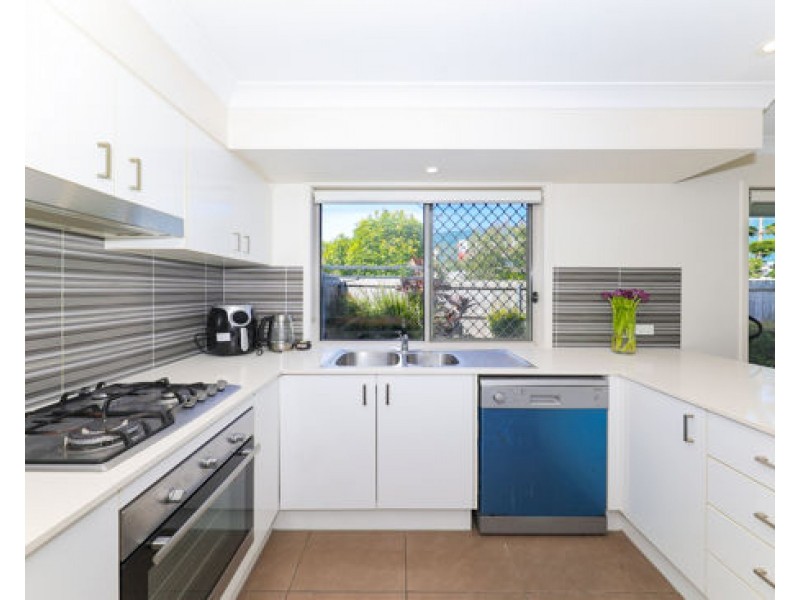3 20 Kianawah Road South, Manly West QLD 4179