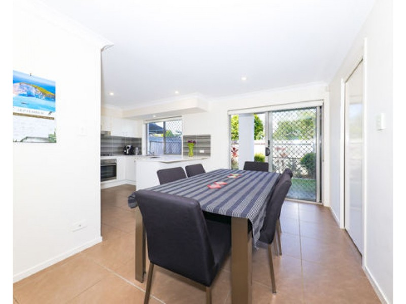 3 20 Kianawah Road South, Manly West QLD 4179