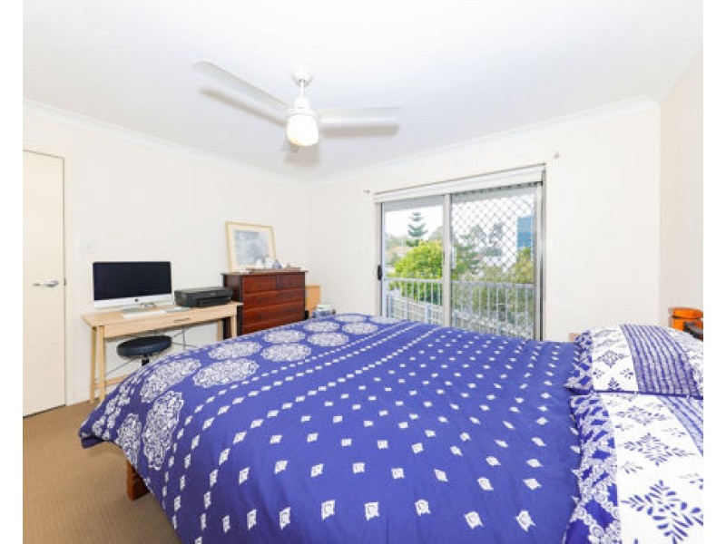 3 20 Kianawah Road South, Manly West QLD 4179