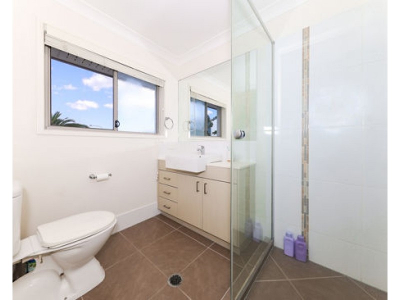 3 20 Kianawah Road South, Manly West QLD 4179
