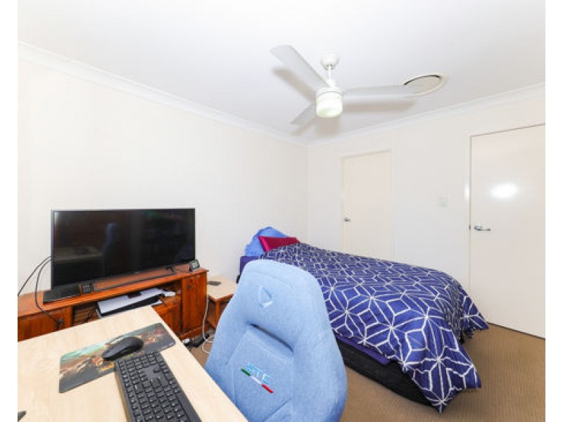 3 20 Kianawah Road South, Manly West QLD 4179