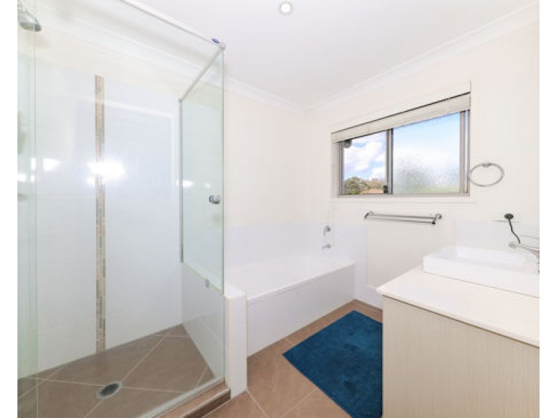 3 20 Kianawah Road South, Manly West QLD 4179