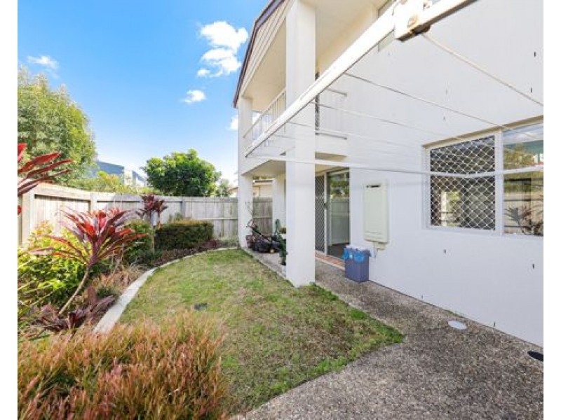 3 20 Kianawah Road South, Manly West QLD 4179