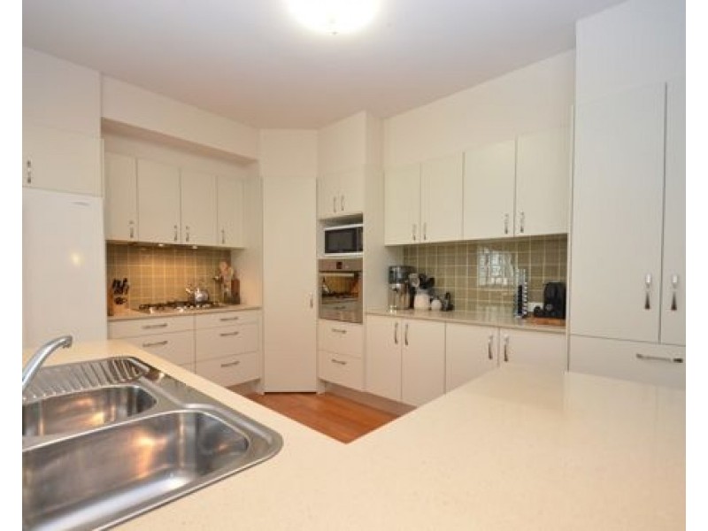 57 Azzurra Dr, Varsity Lakes QLD 4227