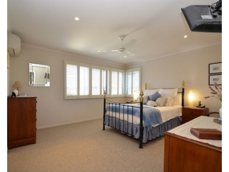 57 Azzurra Dr, Varsity Lakes QLD 4227