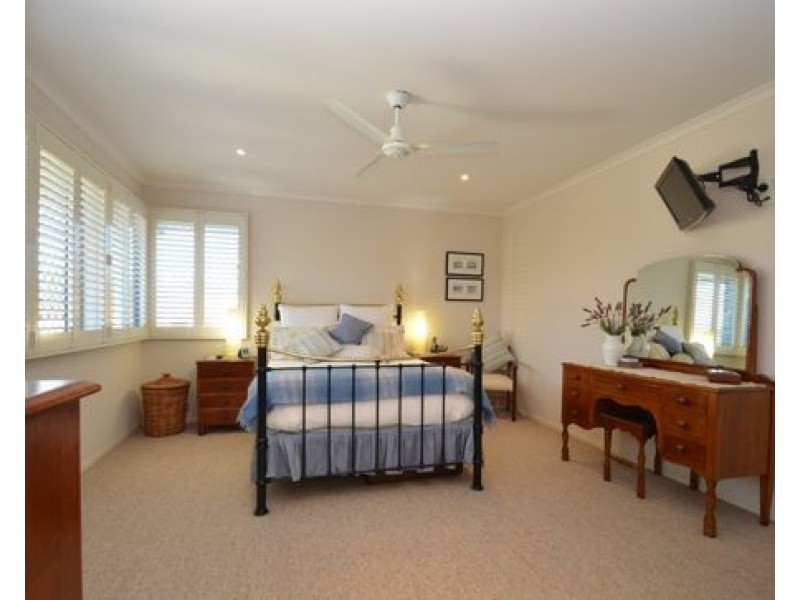 57 Azzurra Dr, Varsity Lakes QLD 4227