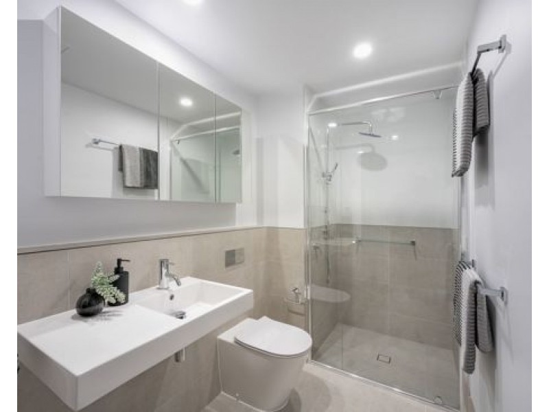 705/266 Stanhill Drive, Chevron Island QLD 4217